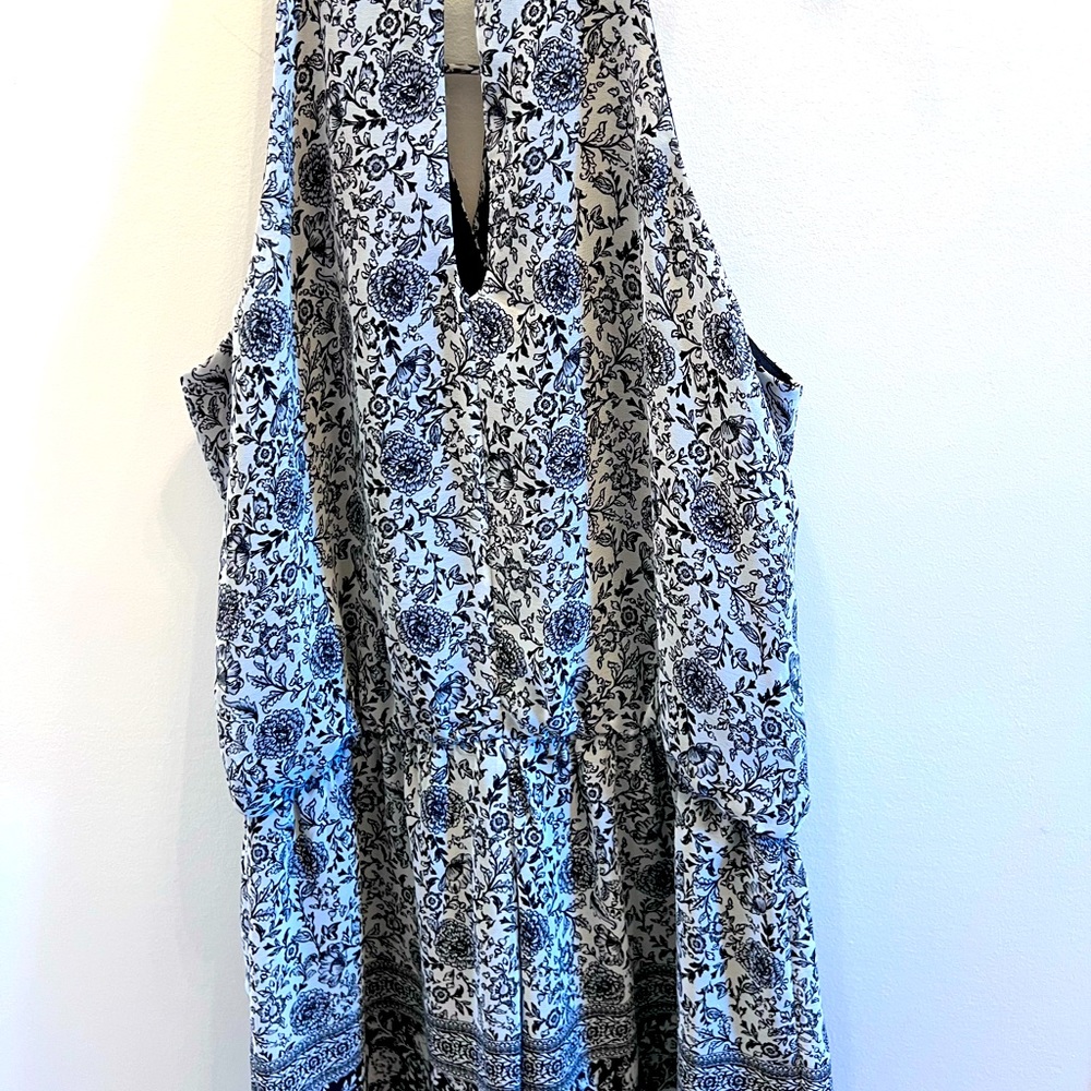 Shorts suit in black and white.